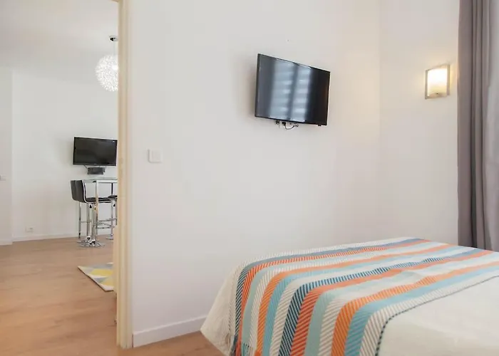 #28 1 Bdr Flat Ac Balcony Hper Central 10Mins To Beach & Old Town
