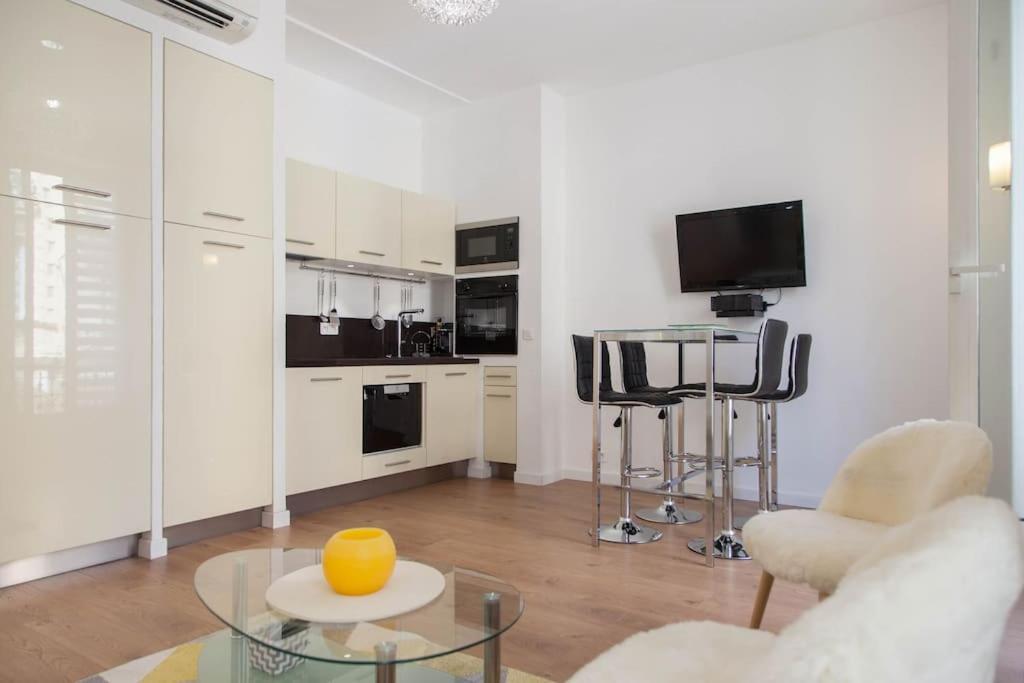 #28 1 Bdr Flat Ac Balcony Hper 10mins To & Old Town Apartment *